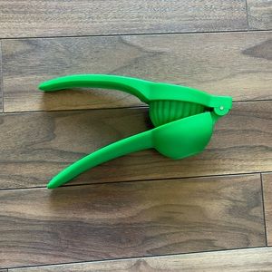 Art + Cook Citrus Squeezer